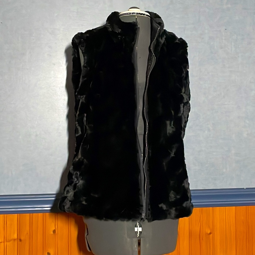 ๐ฅ3 for $15 Sale- Nicole Miller reversible puffer vest - Picture 3 of 4